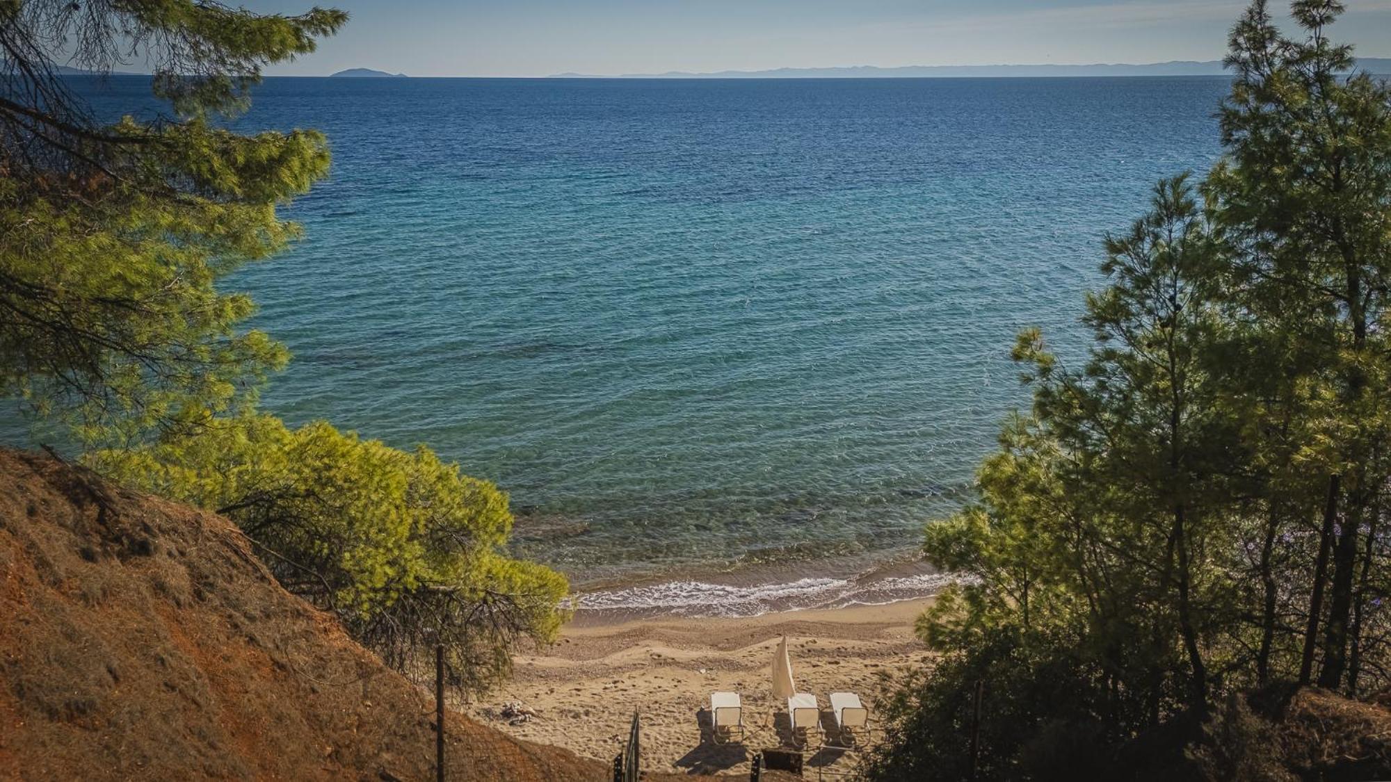Squirrel Beach Front Villa, Metamorfosi Exteriör bild