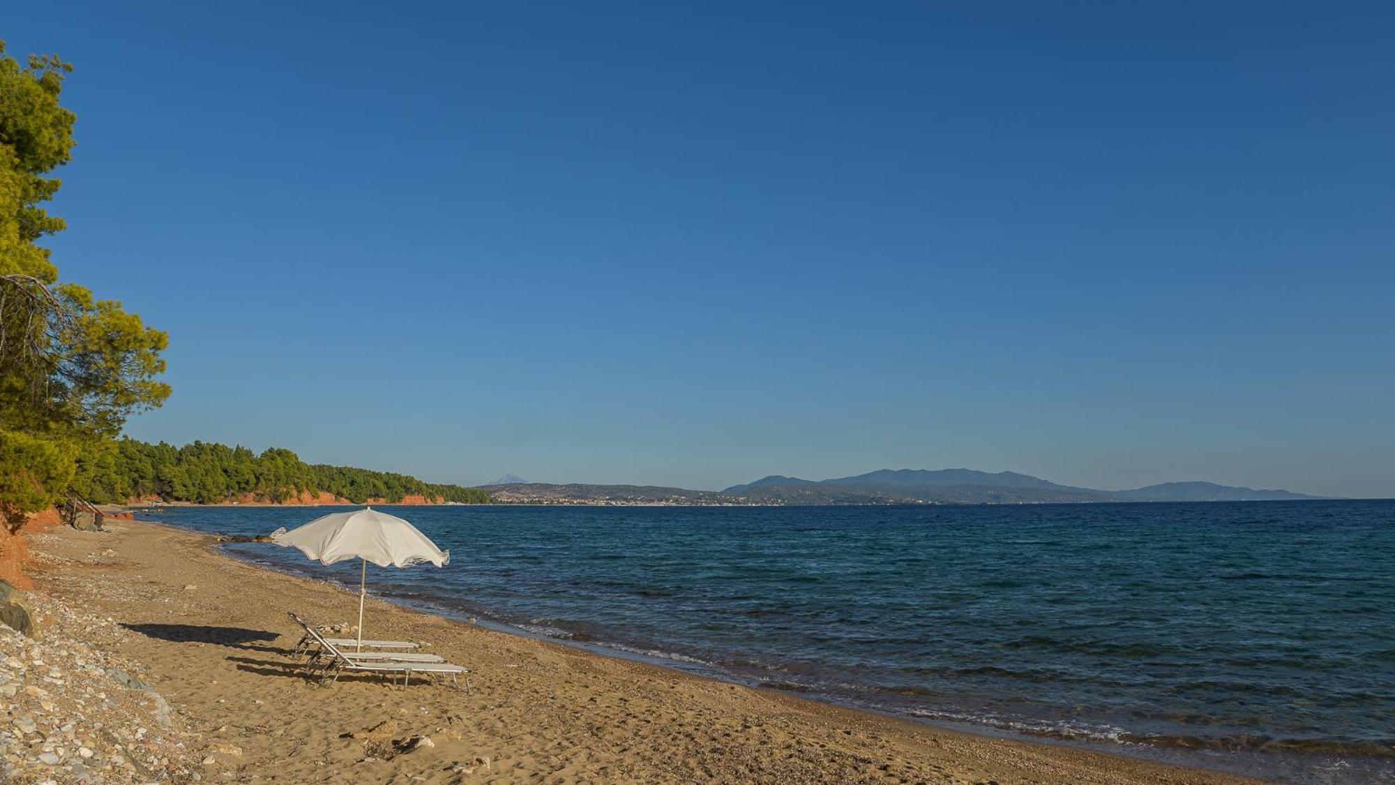 Squirrel Beach Front Villa, Metamorfosi Exteriör bild
